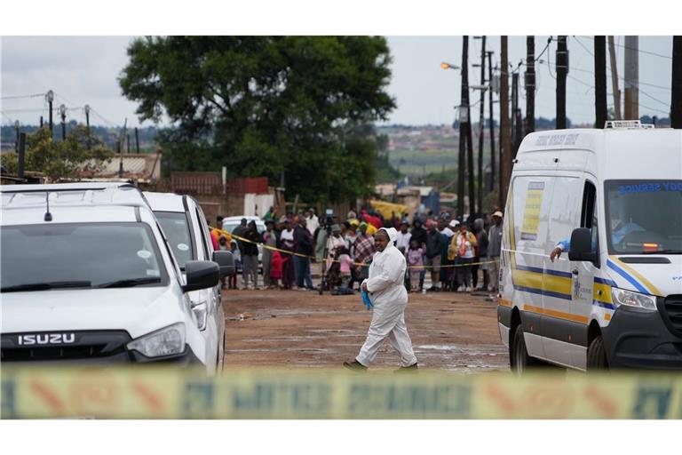 Die Tat geschah nachts im Township Bekkersdal bei Johannesburg.