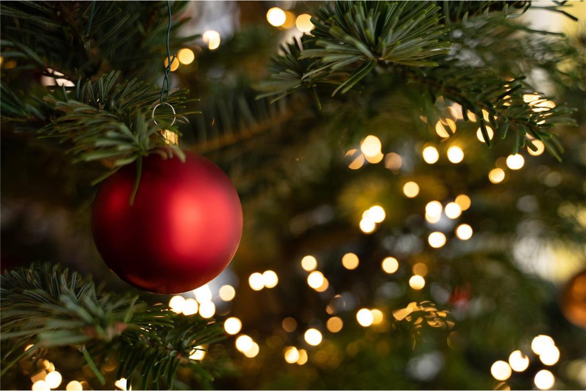 Die Texte zu zehn beliebten deutschen Weihnachtsliedern gibt es hier zusammengefasst.