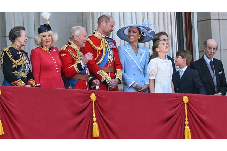Die Tradition der Militärparade „Trooping the Colour“ reicht bis ins 18. Jahrhundert zurück.
