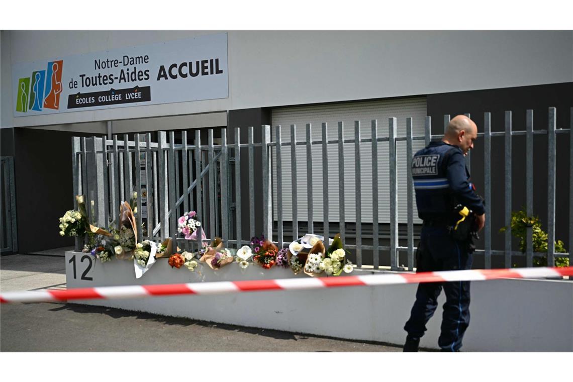 Angreifer in Nantes war von Hitler begeisterter Einzelgänger Die Trauer nach dem tödlichen Messerangriff in Nantes ist groß.