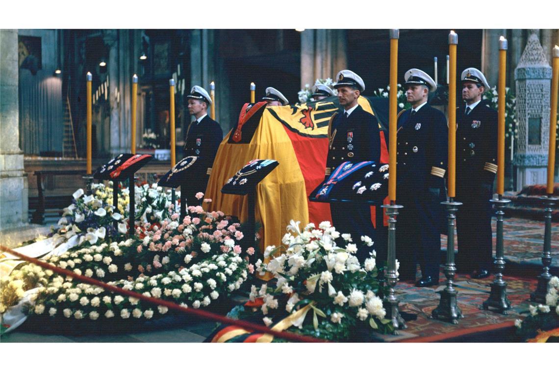 Tod von Papst oder Queen: Warum bewegt einen das eigentlich? Die Trauerfeier für Bundeskanzler Konrad Adenauer im Jahr 1967 ist dem Psychologen Andreas Hamburger bis heute in Erinnerung (Archivbild).