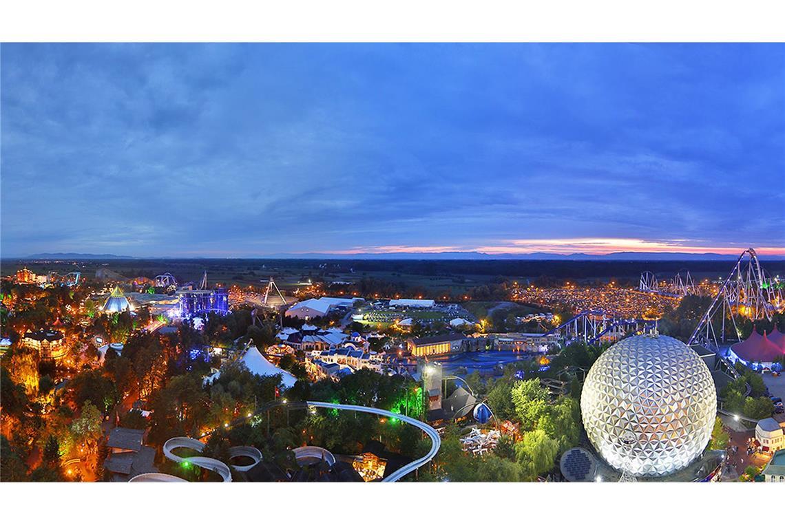 Deutschlands größter Freizeitpark baut neuen Themenbereich Die Traumwelt Europa-Park wird am Abend zu einem besonderen Blickfang. Doch ehe es so weit war, ist es ein weiter Weg gewesen.