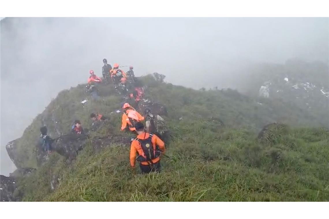 Die Trümmer liegen in steilem, bewaldetem und schwer zugänglichem Berggelände.