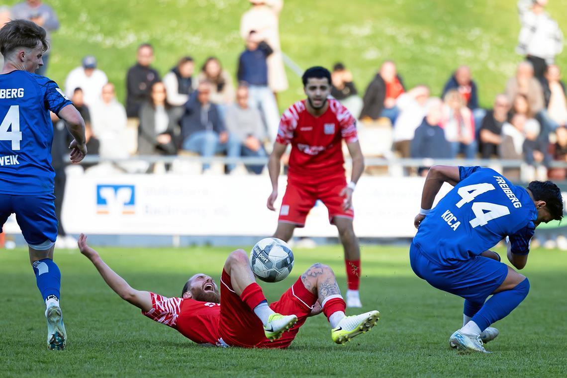 TSG Backnang: Der Außenseiter nimmt den Kampf nicht richtig an Die TSG Backnang und Claudio Paterno am Boden. 1:5 unterlag der Oberligist aus dem Murrtal dem Regionalligisten Freiberg. Foto: JG Creative