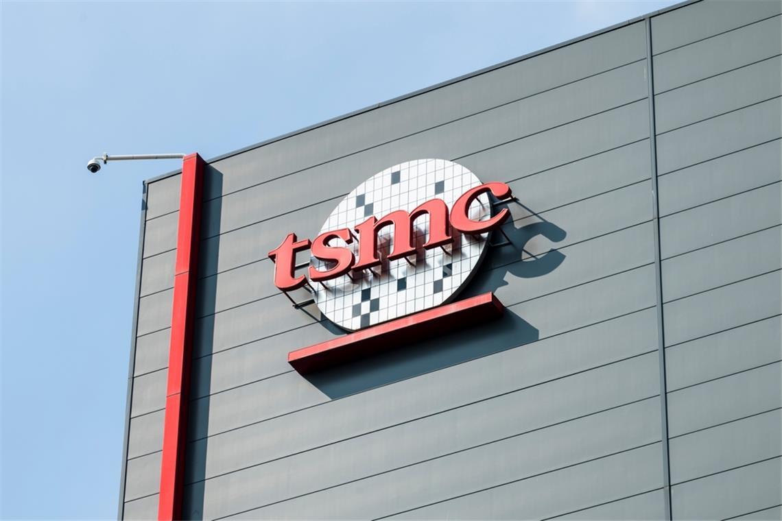Die TSMC-Aktie steigt erstmals über 300 Euro. Erfahren Sie, wie Rekordumsätze und der KI-Boom den Kurs des Halbleiterherstellers beflügeln.