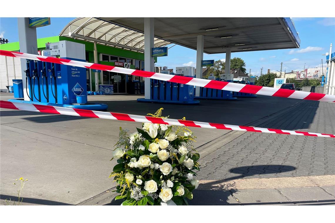 Sechs Schüsse trafen getöteten Polizisten im Saarland Die überfallene Tankstelle liegt nur wenige hundert Meter vom Ort der Festnahme entfernt. (Archivfoto)