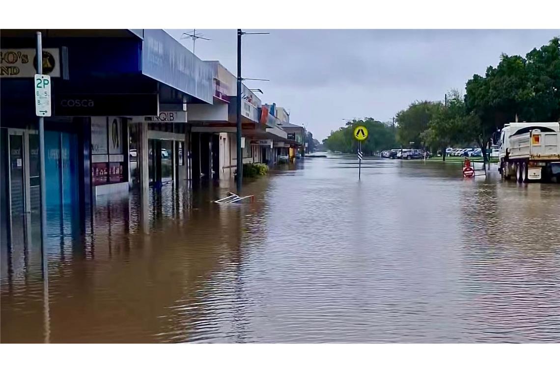 Rekord-Regen in Australien: Hochwasser lockt Krokodile an Die Überschwemmungen in der bekannten Region nahe des Great Barrier Reef sind teilweise gewaltig.