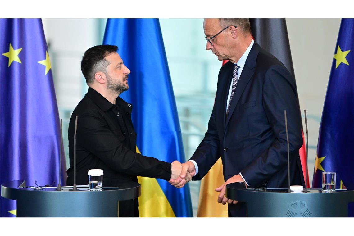 Vor Alaska-Gipfel: Starmer trifft Selenskyj in London Die Ukraine und ihre europäischen Partner haben Trump ihre Position vermittelt.