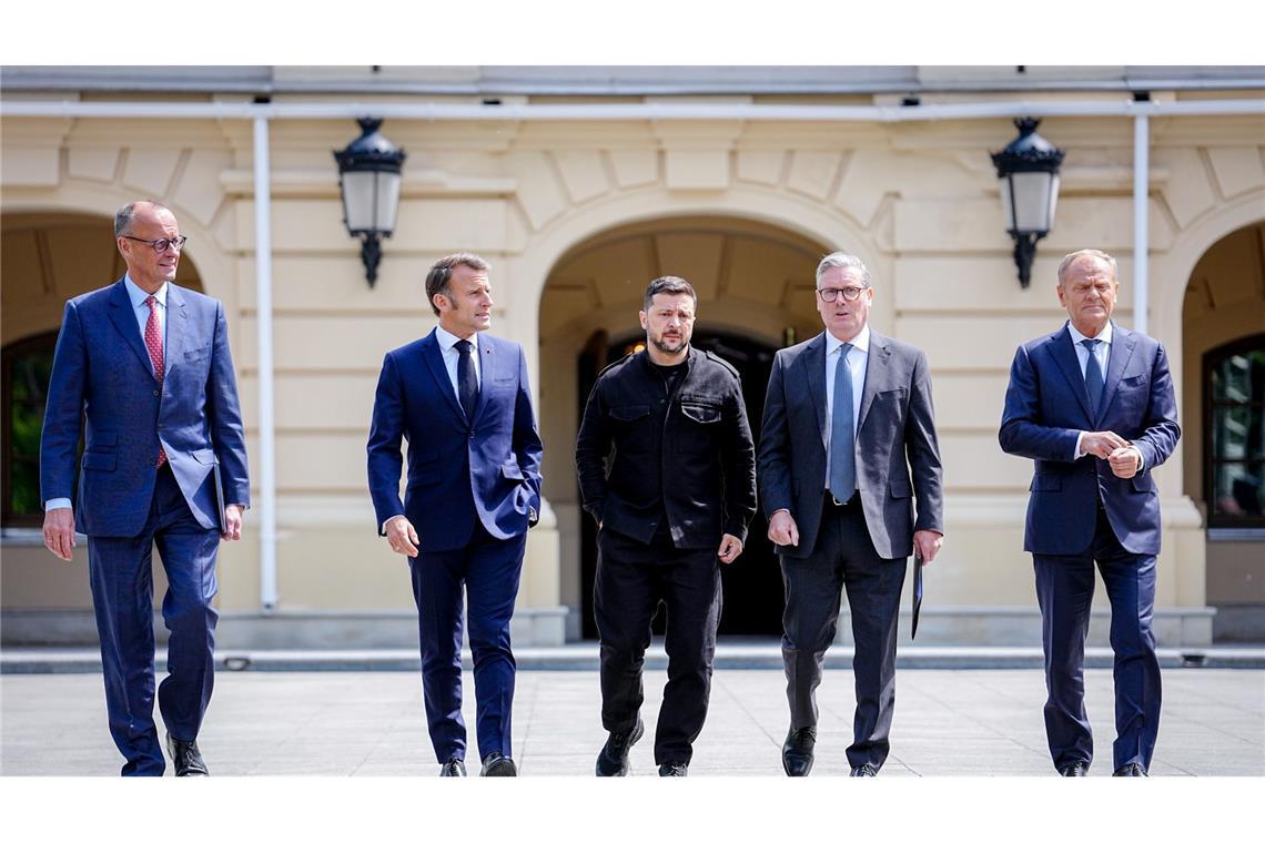 Ukraine und Europäer pochen auf Feuerpause vor Verhandlungen Die Ukraine und ihre wichtigsten europäischen Verbündeten machten bei ihrem groß inszenierten Treffen in Kiew eine klare Ansage an Moskau.