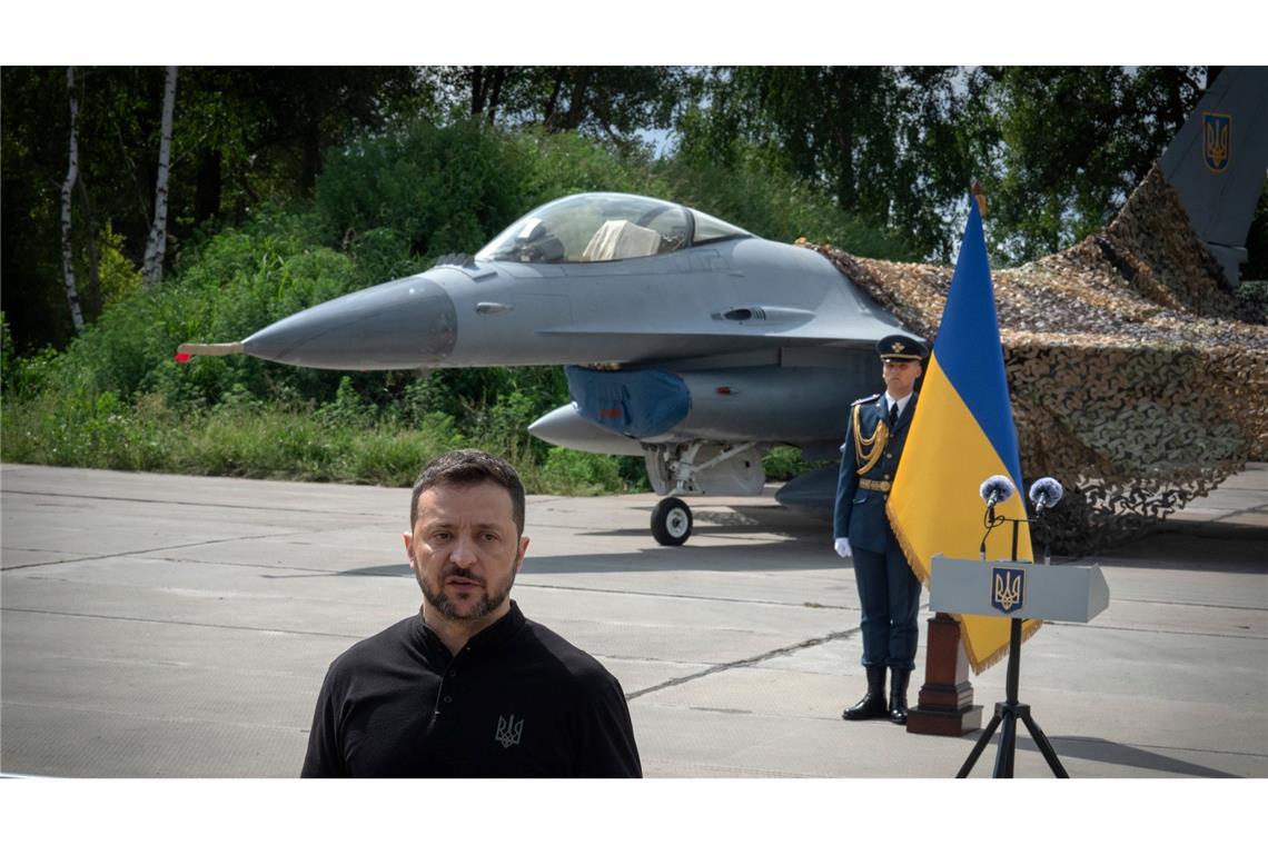 Friedensforscher: Europa rüstet massiv auf Die Ukraine von Präsident Selenskyj ist nunmehr der größte Rüstungsimporteur der Erde. (Archivbild)