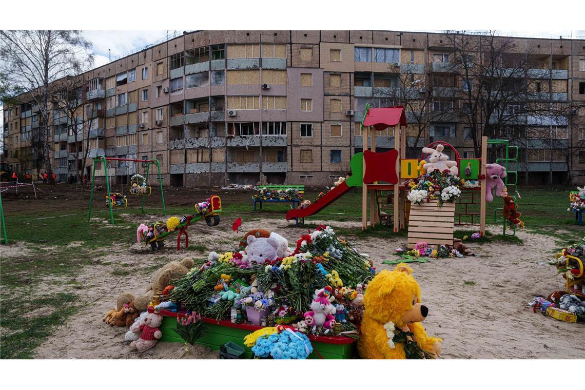 Kiew bringt Raketenschlag gegen Kinder vor UN-Sicherheitsrat Die Ukraine will den Mord an neun Kindern und Jugendlichen nach einem russischen Raketenschlag vor den UN-Sicherheitsrat bringen.