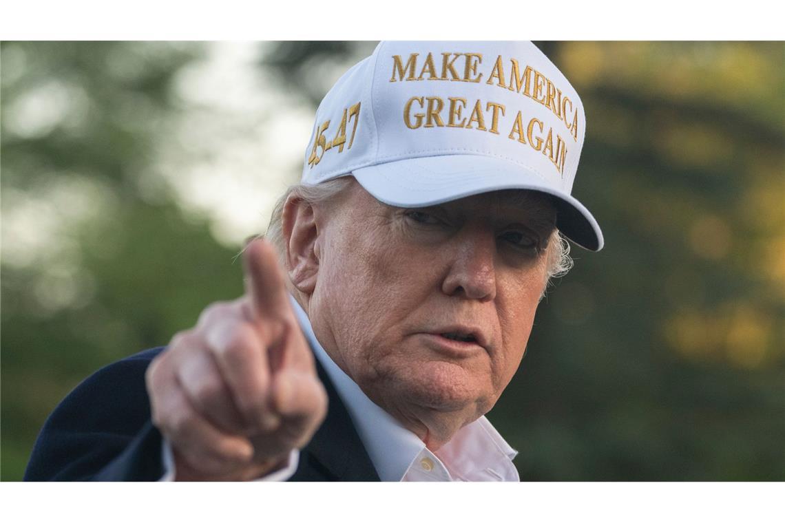 Schlechte Umfragewerte für Trump nach knapp 100 Tagen Die Umfragen zu Trumps ersten 100 Tagen im Amt gefallen dem US-Präsidenten nicht. (Archivbild)