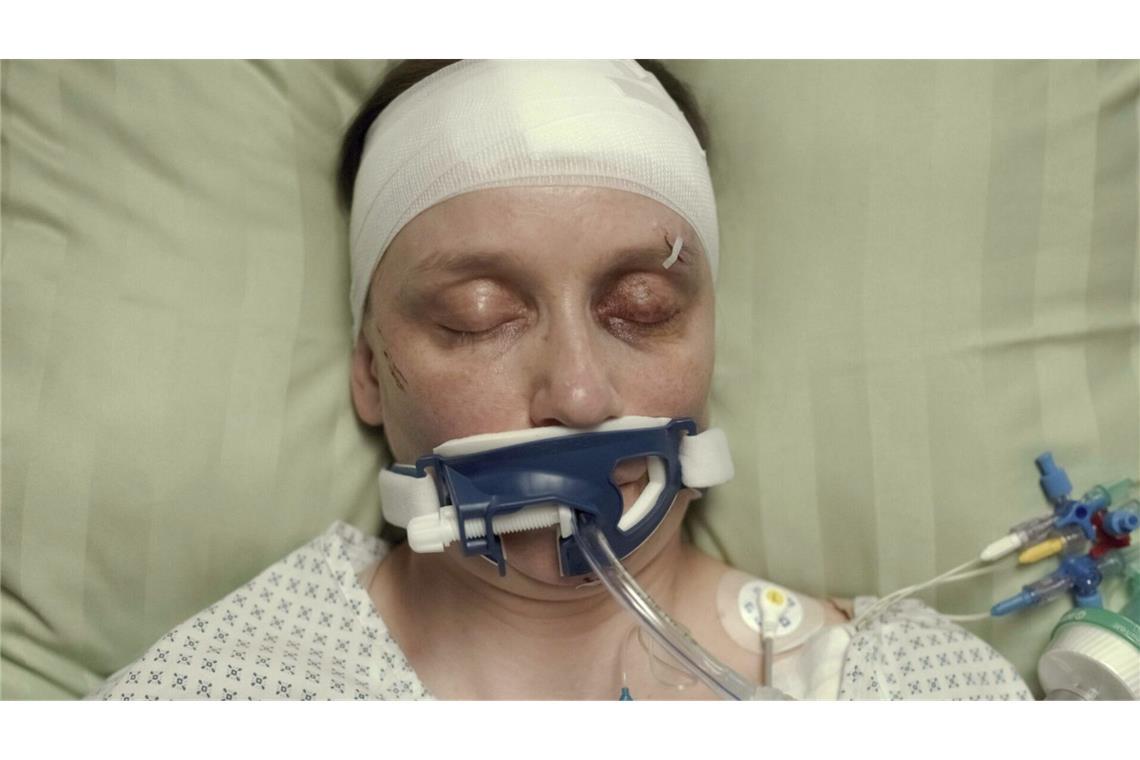 Ein Unfallopfer mit falscher Identität Die Unbekannte (Mareike Sedl) , von der nur der (falsche) Vorname Sarah bekannt ist, liegt nach dem „Unfall“ im Koma.