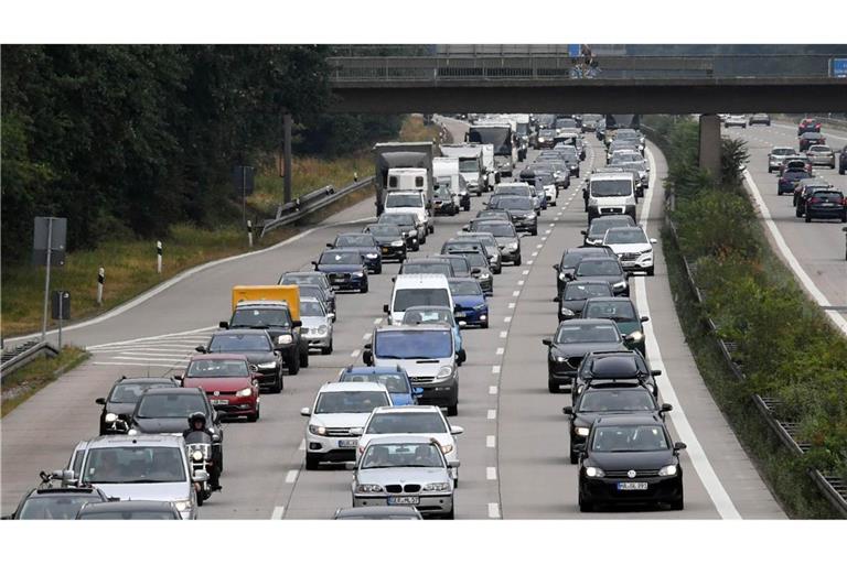 Die Unfälle sorgten für lange Staus auf der A6. (Archivbild)