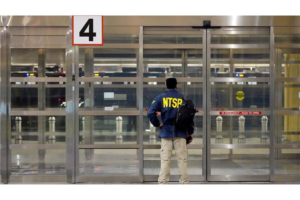 Medien: US-Luftfahrtbehörde schränkt Hubschrauberverkehr ein Die Unfallermittlungsbehörde NTSB bat um Geduld bei der Aufklärung.