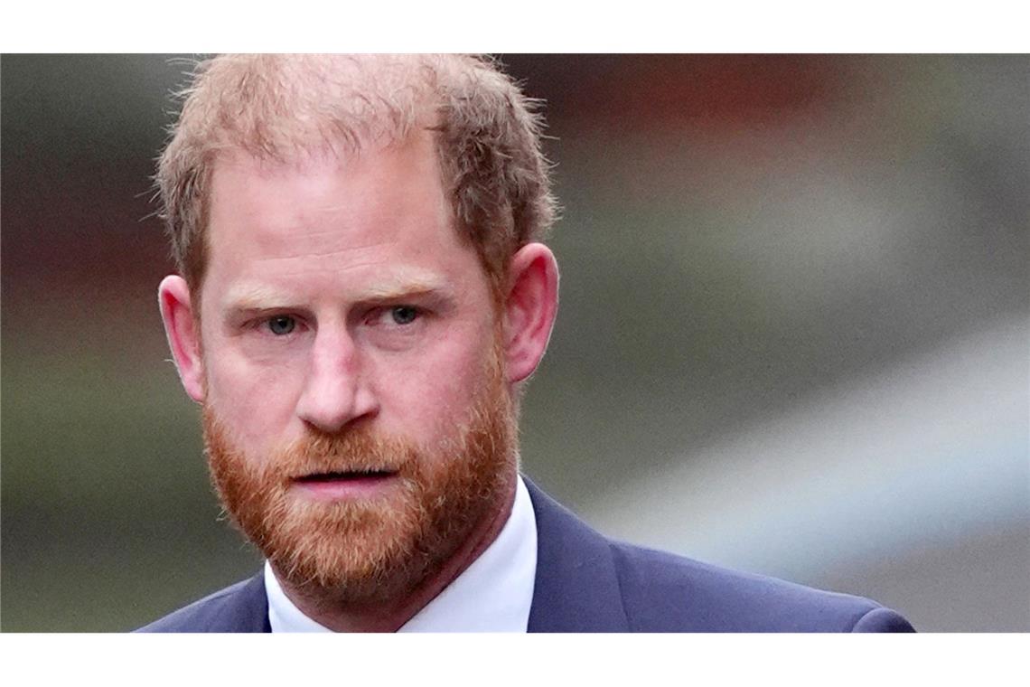 Die unrechtmäßigen Praktiken hätten ihn "isoliert" und einen "Verfolgungswahn" erzeugt, sagt Harry.