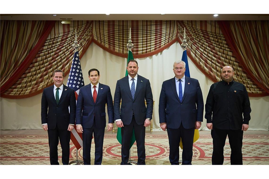 Feuerpause für die Ukraine? - Warten auf Moskaus Reaktion Die Unterhändler der USA und der Ukraine fanden einen gemeinsamen Ansatz.