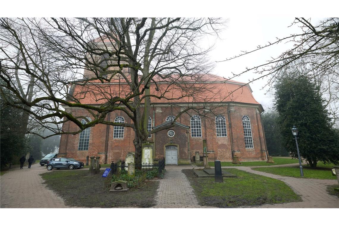 Gefühlvoller Abschied von Hannelore Hoger in Hamburg Die Urnenbeisetzung sollte später im kleineren Kreis stattfinden.