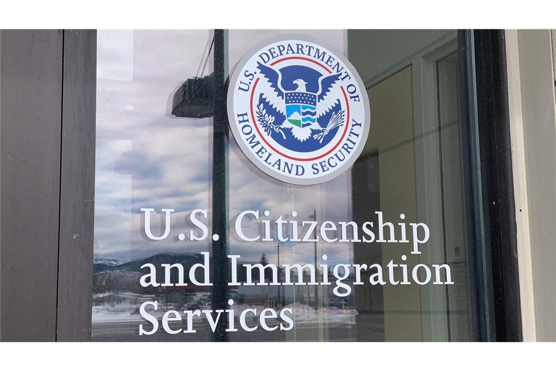 USA will Einwanderer auf „antiamerikanische“ Äußerungen prüfen Die US-Behörde für Einwanderung und Einbürgerung USCIS hat die Anforderungen erweitert.