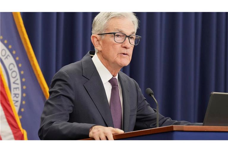 Die US-Notenbank Federal Reserve um den Vorsitzenden Jerome Powell hat erneut den Leitzins gesenkt. (Archivbild)