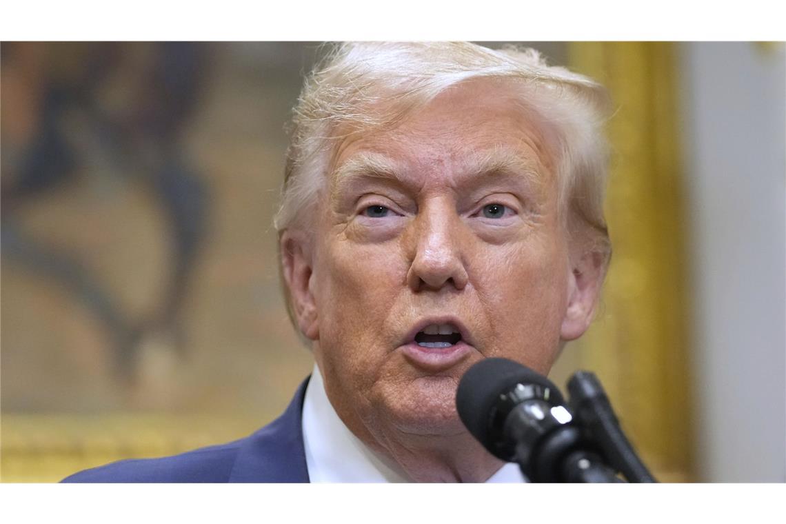 Trump nennt gestiegene Arbeitslosenzahlen „manipuliert“ und feuert Beamtin Die US-Regierung hat im Juli einen Anstieg der Arbeitslosigkeit auf 4,2 Prozent festgestellt, doch Präsident Donald Trump nennt die Zahlen „manipuliert“.