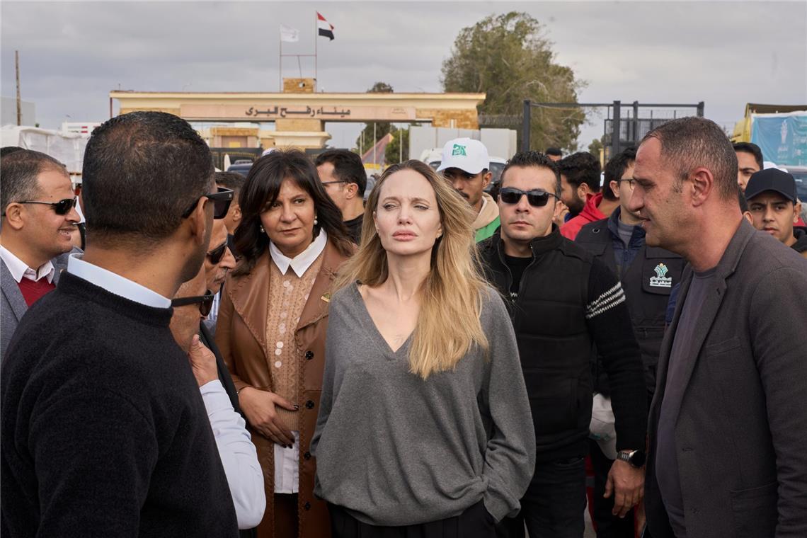 Die US-Schauspielerin Angelina Jolie hat die ägyptische Seite des Grenzübergangs Rafah zum Gazastreifen besucht.