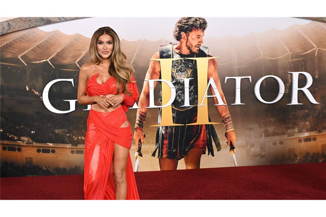 Paul Mescal, Denzel Washington & Co. auf dem roten Teppich Die US-Schauspielerin Chrishell Stause trug bei der Premiere von „Gladiator II“ ein tief ausgeschnittenes Kleid im Toga-Stil.