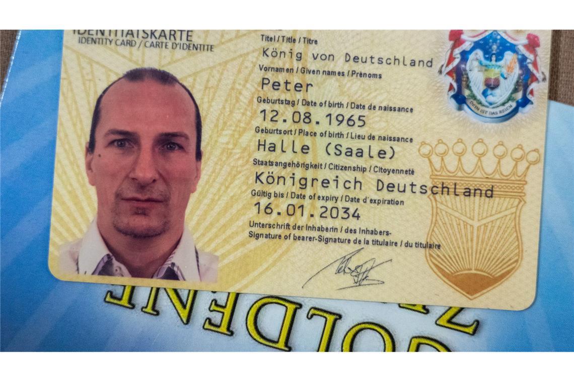 Dobrindt verbietet "Königreich Deutschland" Die Vereinigung stellte auch eigene Fantasiedokumente aus. (Archivfoto)