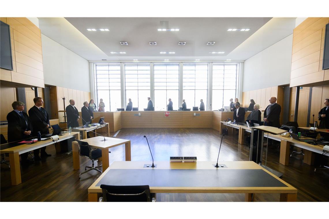 Die Verfahrensbeteiligten im Prozess um den VW-Abgasskandal in Braunschweig (Archivbild).