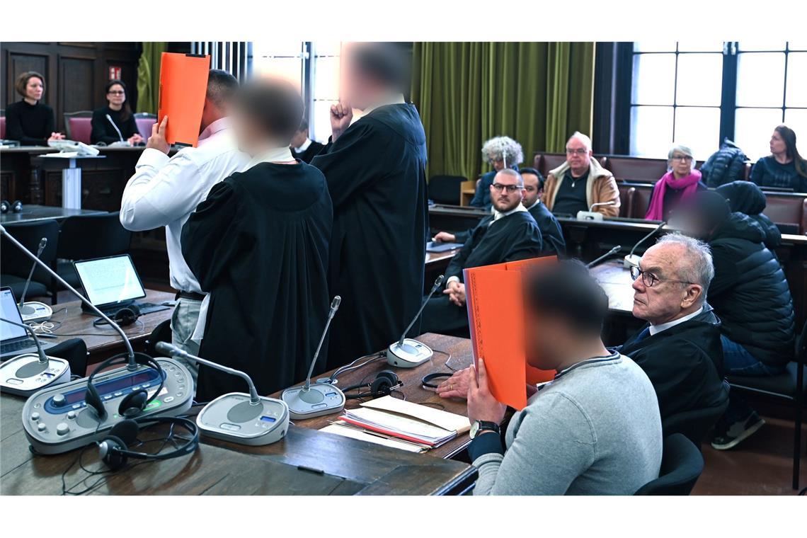 Illegales Autorennen? Prozess um Tod eines Kindes gestartet Die Verteidigung des jüngeren Angeklagten bestreitet eine Tötungsabsicht.