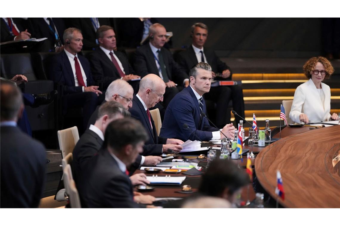 Nato beschließt größtes Aufrüstungsprogramm seit Jahrzehnten Die Verteidigungsminister der Nato-Staaten haben ein riesiges Aufrüstungsprogramm gebilligt.