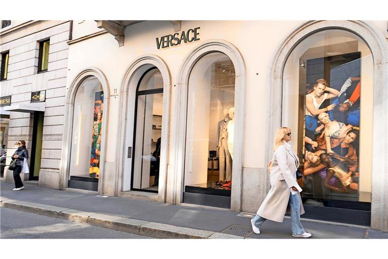 Die Via Montenapoleone in Mailand gilt als eine der exklusivsten und teuersten Einkaufsstraßen der Welt. Der Quadratmeter kostet dort fast 40 000 Euro.