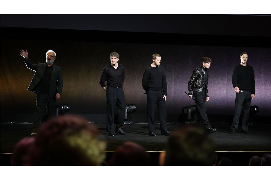 „Ist das ein Aprilscherz?“ Reaktionen auf Cast für Beatles-Filme Die vier Filme über die Mitglieder des weltberühmten Musik-Quartetts sollen laut Regisseur Sam Mendes im April 2028 in die Kinos kommen. Weitere Informationen folgen.