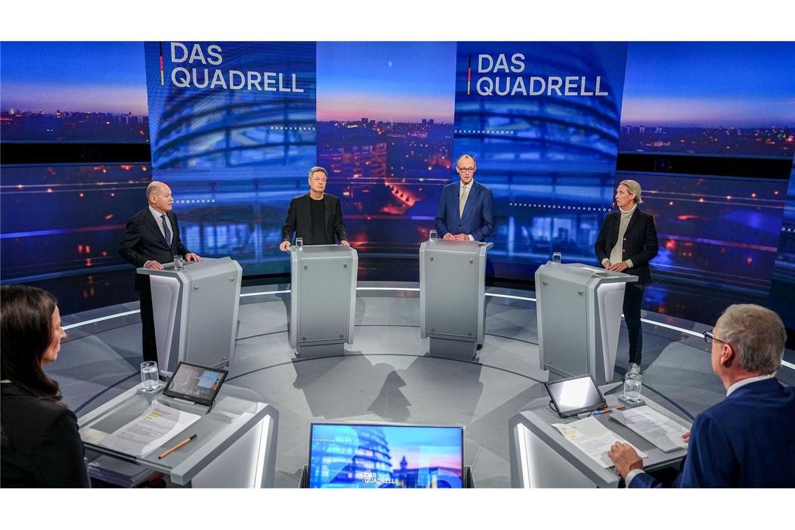 Migration und Dschungelcamp: Kanzlerkandidaten in TV-Runde Die vier Kanzlerkandidaten von SPD, Union, Grünen und AfD streiten über Migration, Inflation, Energiekosten und andere Themen.
