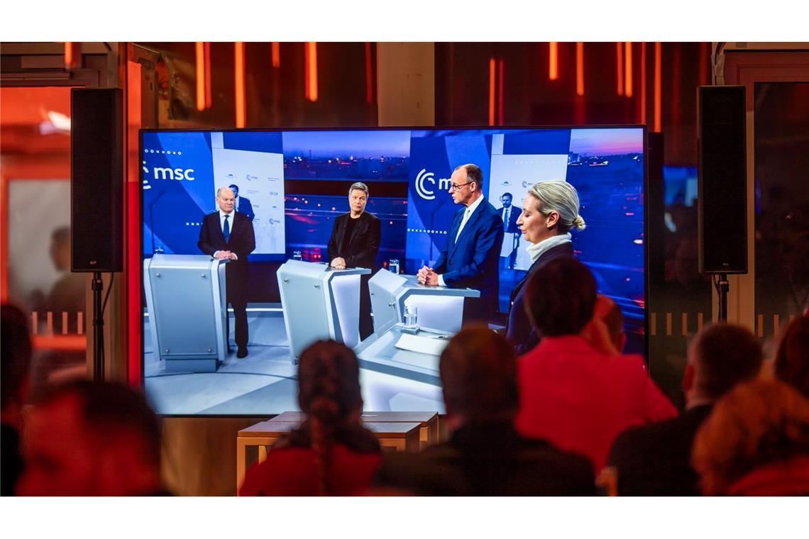 Migration und Dschungelcamp: Kanzlerkandidaten in TV-Runde Die vier Kanzlerkandidaten von SPD, Union, Grünen und AfD streiten über Migration, Inflation, Energiekosten und andere Themen.