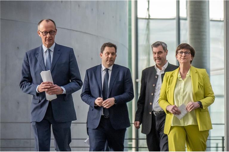 Die vier Parteichefs von CDU, CSU und SPD verkündeten die Einigung am Samstagnachmittag.