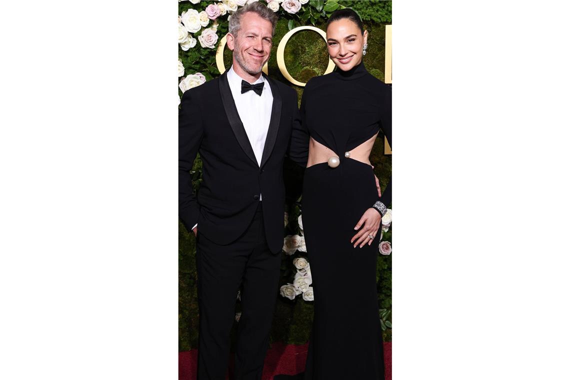 Diese ungewöhnlichen Namen gaben die Promis 2024 ihrem Nachwuchs Die vierte Tochter von Schauspielerin Gal Gadot und ihrem Ehemann Jaron Varsano kam im vergangenen Jahr zur Welt. Ihr gaben sie den Namen Ori. „Du hast so viel Licht in unser Leben gebracht und deinem Namen Ori, der auf Hebräisch ‚mein Licht’ bedeutet, alle Ehre gemacht“, erklärte Gadot die Bedeutung auf Instagram.