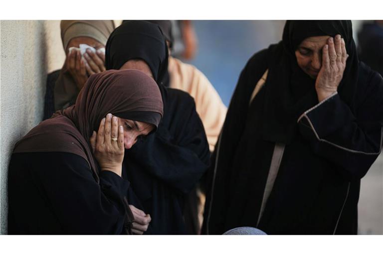 Die von der Hamas kontrollierte Gesundheitsbehörde im Gazastreifen geht davon aus, dass noch zahlreiche Tote unter Trümmern verschüttet sind. (Archivbild)