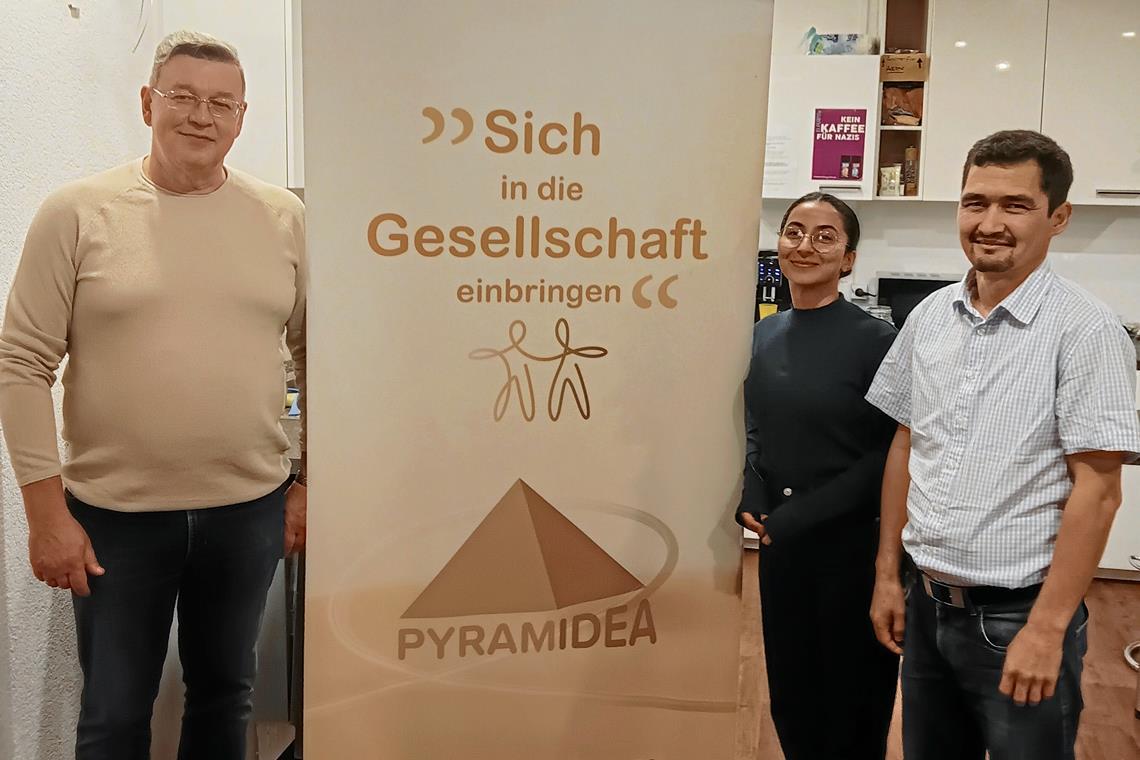 Die Vorstände (von links): Oleg Posunko, Zeynab Hosseinpour und Rahmat Salehi. Foto: privat