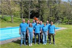 Die Vorstandschaft und das Team der Wasserfreunde freut sich auf die neue Saison (von links): Manuel Gruber, Ralph Wurst, Manuela Wurst, Markus Geiger, Jürgen Wurst, Achim Wurst, Johanna Wurst, Markus Schieber und Ulrich Kugler. Foto: Wasserfreunde Hinterwestermurr