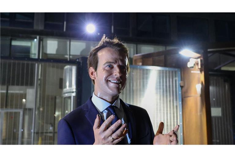 Die Wachsfigur von Emmanuel Macron ist wieder ins Museum zurückgekehrt.
