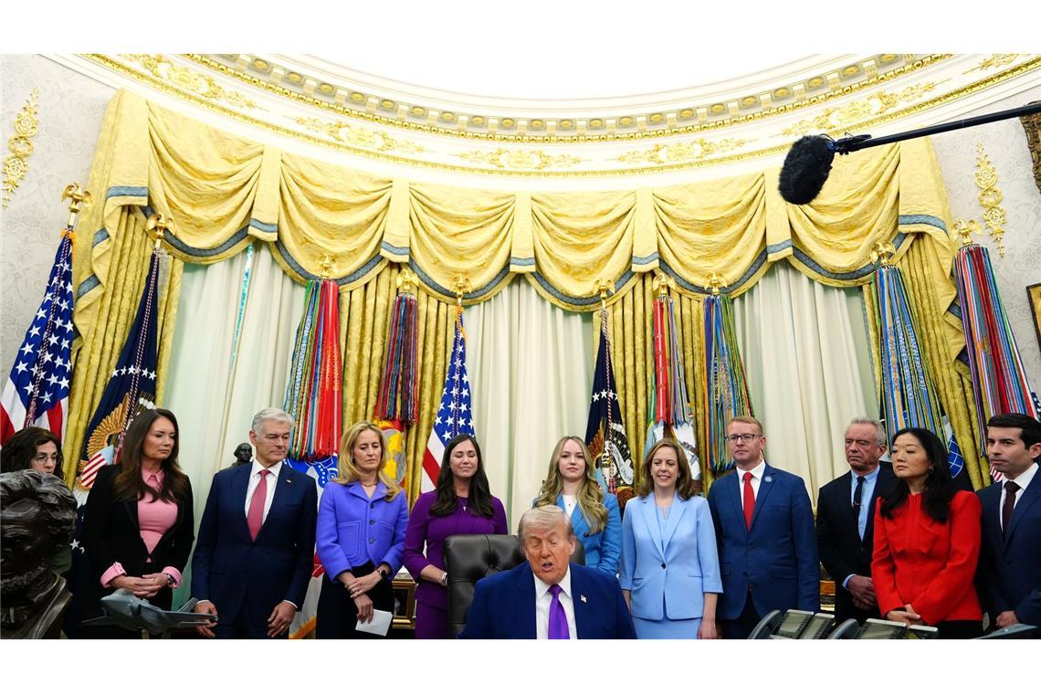 Die Waffenruhe hängt laut Trump am seidenen Faden.