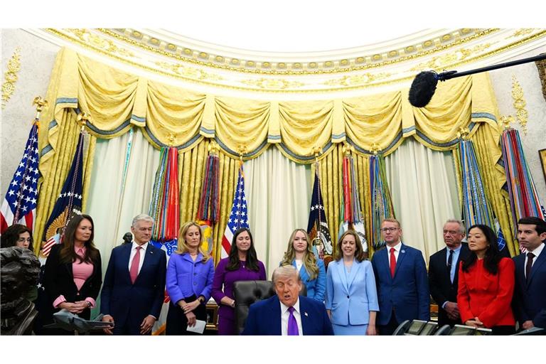 Die Waffenruhe hängt laut Trump am seidenen Faden.