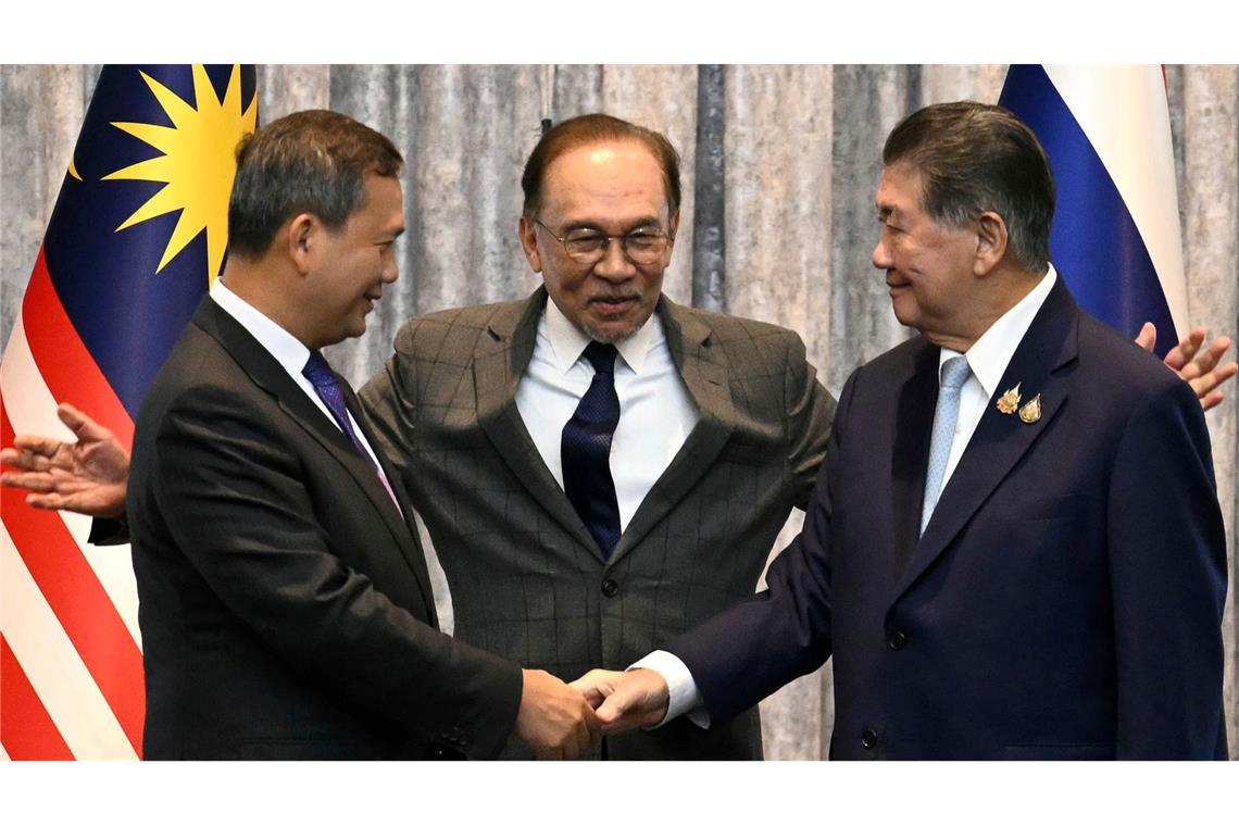 Thailand und Kambodscha einigen sich auf Waffenruhe Die Waffenruhe wurde bei einem Treffen in Malaysia vereinbart.