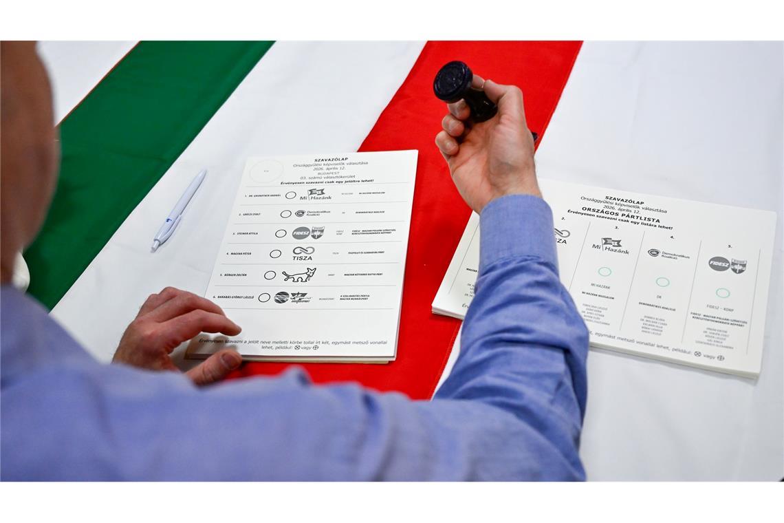 Die Wahlhelfer sind bereits fleißig bei der Arbeit.