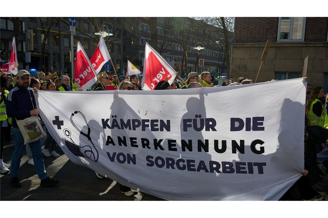 Tausende bei Warnstreiks in Kitas und sozialen Einrichtungen Die Warnstreiks im öffentlichen Dienst gehen weiter.