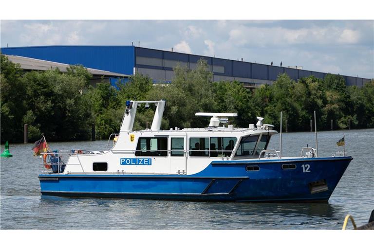 Die Wasserschutzpolizei stoppte den Kapitän. (Symbolbild)