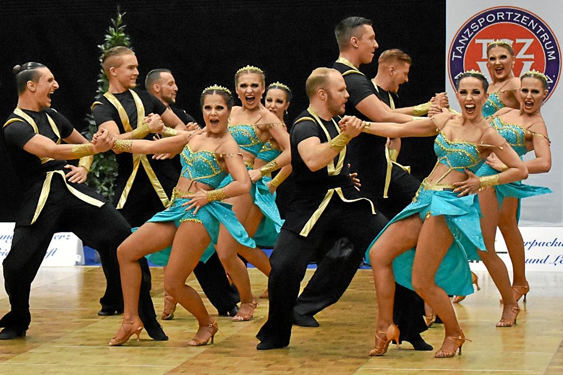 Tanzsportzentrum Weissacher Tal mit drei Glücksbringern noch auf Rang vier Die Weissacher Tänzer haben beim Saisonfinale der Zweiten Bundesliga zum letzten Mal ihr Programm mit dem Thema Arabian Nights präsentiert. Foto: Tobias Sellmaier