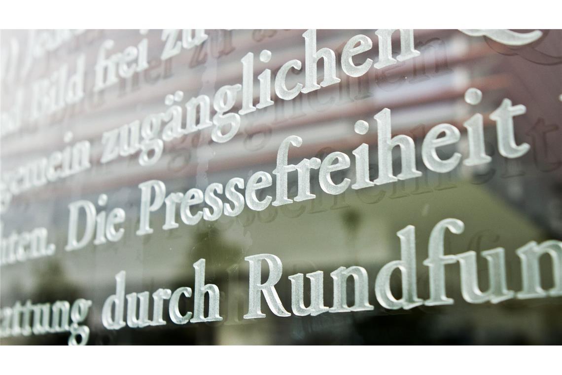 Pressefreiheit-Rangliste: Deutschland nicht mehr in Top Ten „Die weltweite Lage der Pressefreiheit ist 2025 auf historischem Tiefstand“, lautet die Bilanz der Organisation Reporter ohne Grenzen.