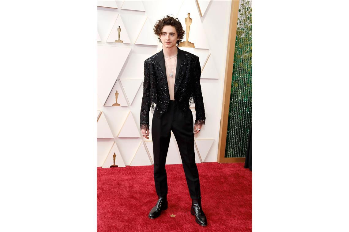 Die schönsten Oscar-Kleider aller Zeiten Die wenigsten Männer zeigen bei den Oscars modische Experimentierfreude. Timothy Chalamet ist da eine erfreuliche Ausnahme - und holte 2022 mit dem Glitzer-Smoking von Louis Vuitton (ohne Oberhemd) die volle Fashion-Punktzahl.